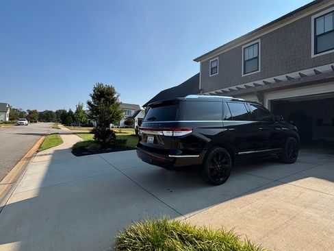 Used 2023 Lincoln Navigator Reserve image 12