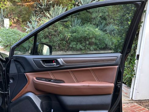 Used 2017 Subaru Outback 2.5i Touring image 8