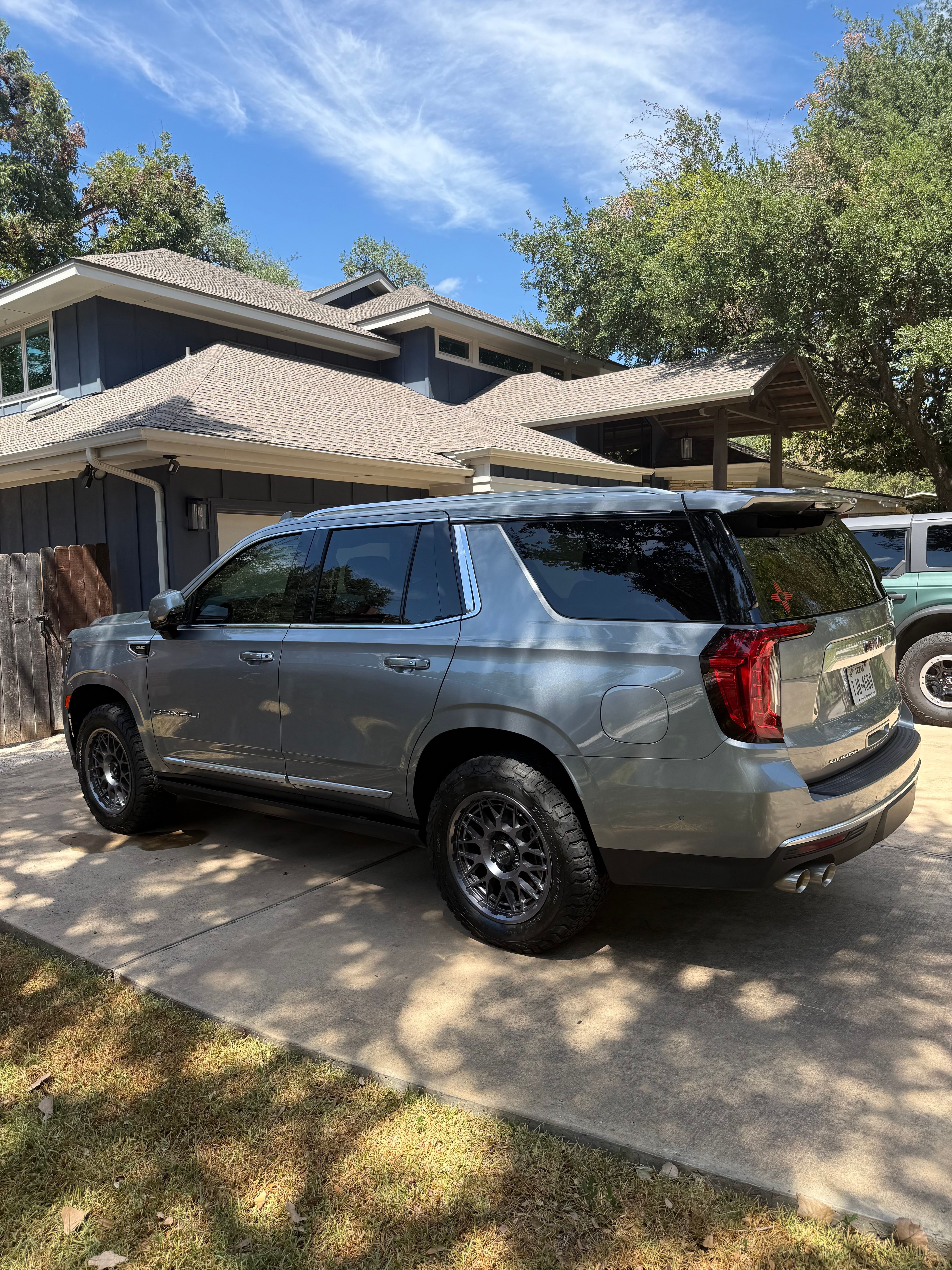 Used 2023 GMC Yukon Denali w/ Denali Reserve Package AWD/4WD image 4