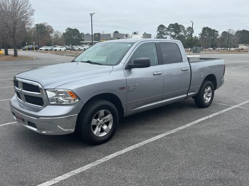 Used 2021 RAM 1500 Classic SLT image 4