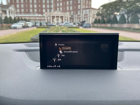 Used 2018 Audi Q7 3.0T Premium Plus w/ Premium Plus Package image 16