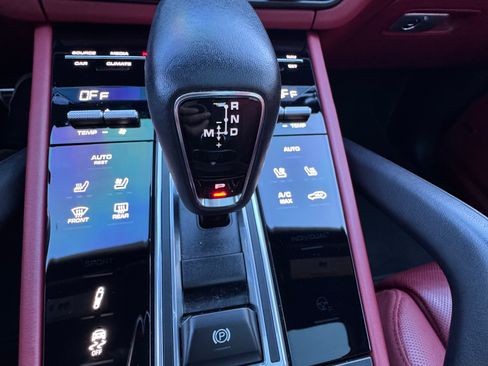 Used 2023 Porsche Cayenne S Platinum image 14