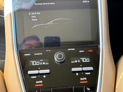 Used 2018 Porsche Panamera image 20