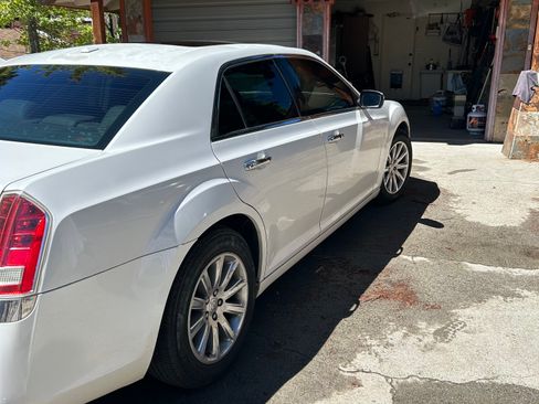 Used 2011 Chrysler 300 Limited image 5