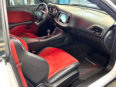 Used 2016 Dodge Challenger SRT Hellcat RWD image 12