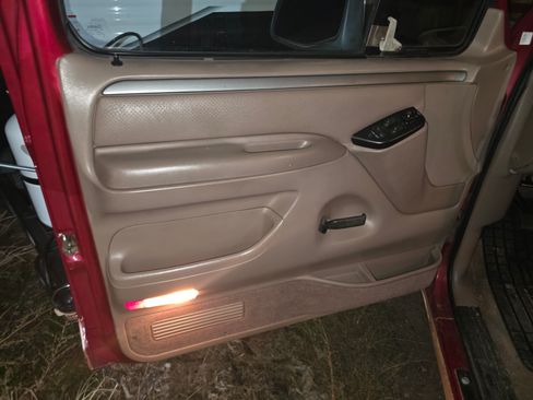 Used 1994 Ford Bronco image 2