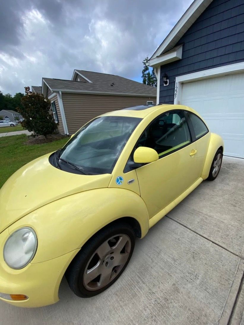 Used 1999 Volkswagen Beetle GLS FWD image 2