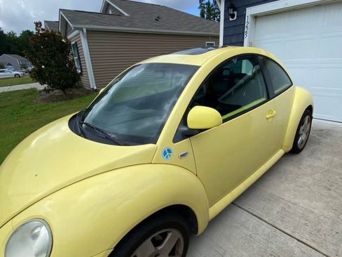 Used 1999 Volkswagen Beetle GLS FWD image 2