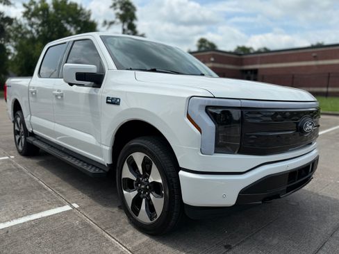 Used 2024 Ford F150 Lightning Platinum image 6