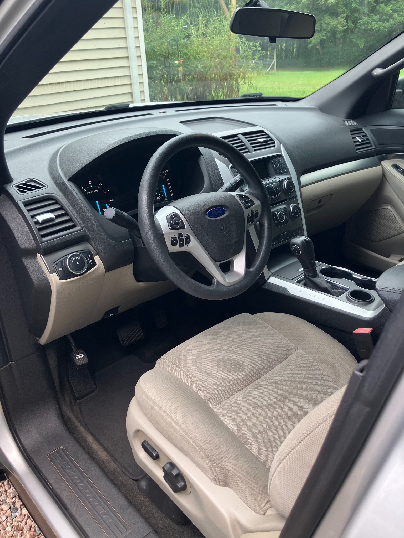 Used 2015 Ford Explorer FWD image 6