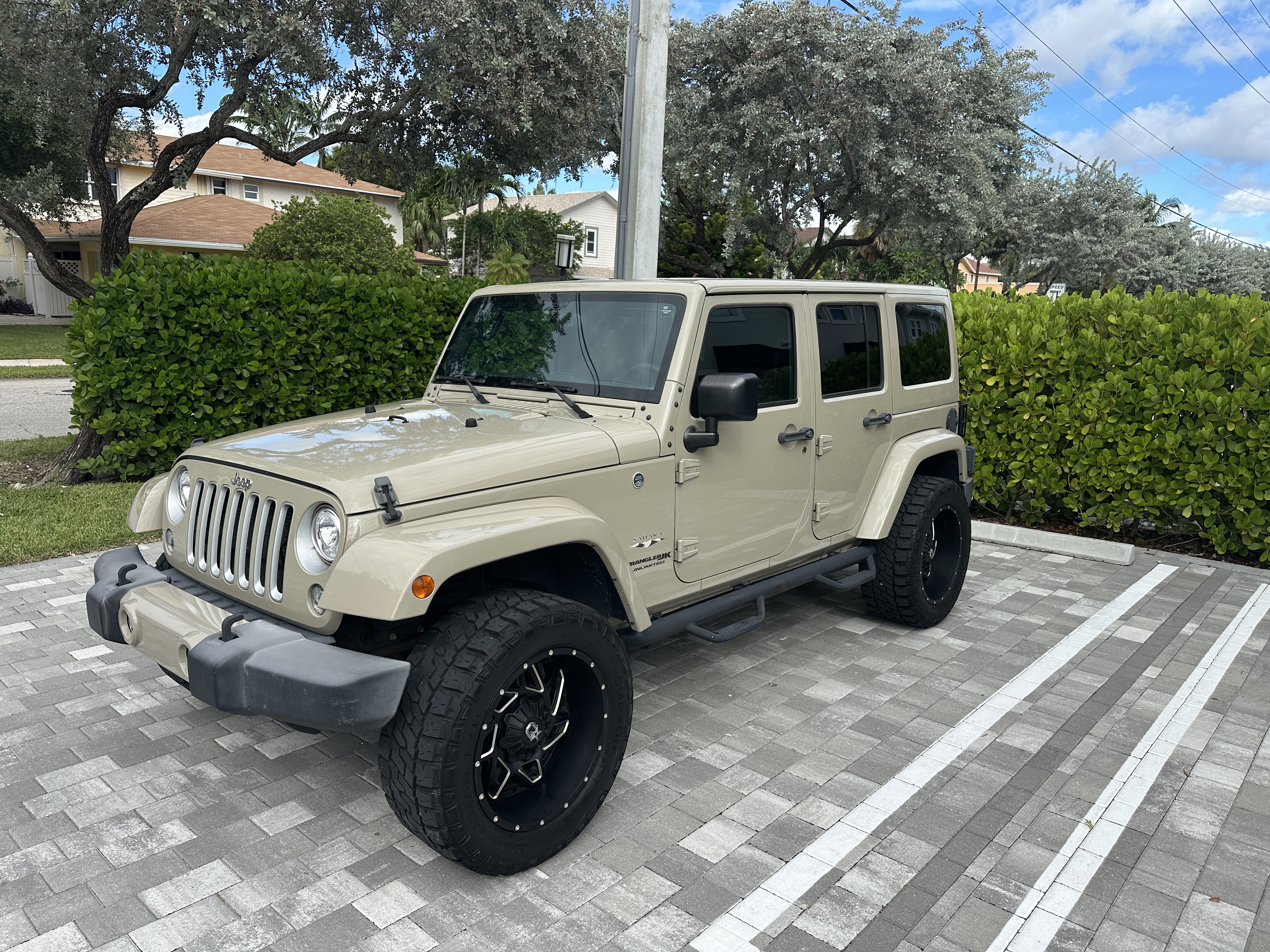 Used 2018 Jeep Wrangler Unlimited Sahara w/ Max Tow Package AWD/4WD image 1