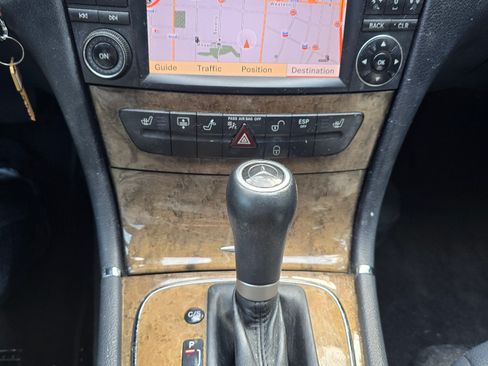 Used 2009 Mercedes-Benz E 350 Sedan image 17