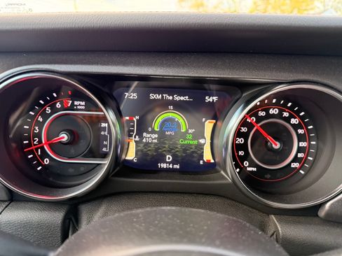 Used 2021 Jeep Gladiator Mojave AWD/4WD image 13