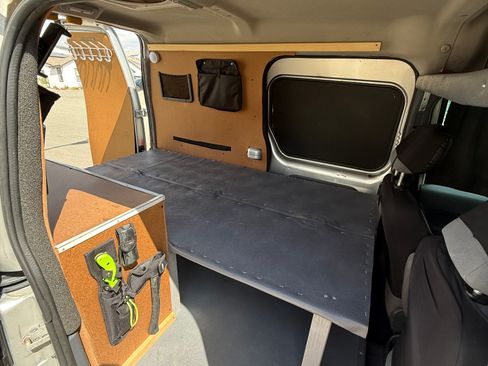 Used 2010 Ford Transit Connect XLT FWD image 15