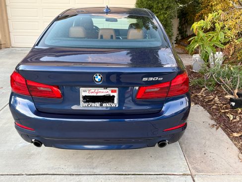 Used 2020 BMW 530e w/ M Sport Package image 4