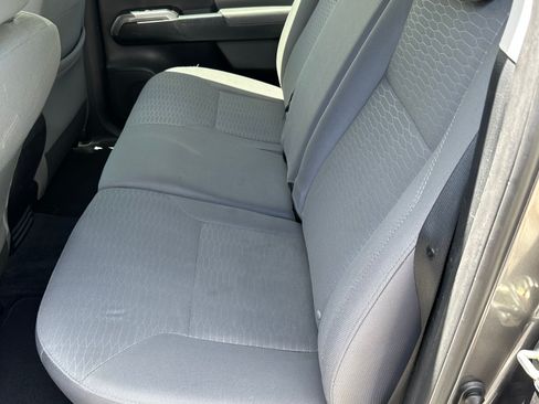 Used 2017 Toyota Tacoma SR5 w/ SR5 Appearance Package (SM) RWD image 8