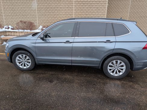 Used 2019 Volkswagen Tiguan SE w/ Panoramic Sunroof Package image 4