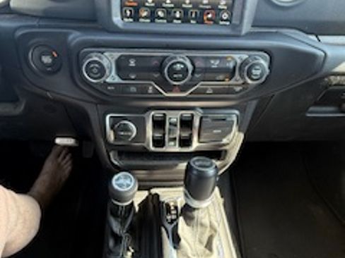 Used 2021 Jeep Wrangler Unlimited Sahara image 30