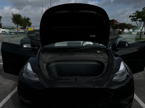 Used 2022 Tesla Model Y Performance image 23