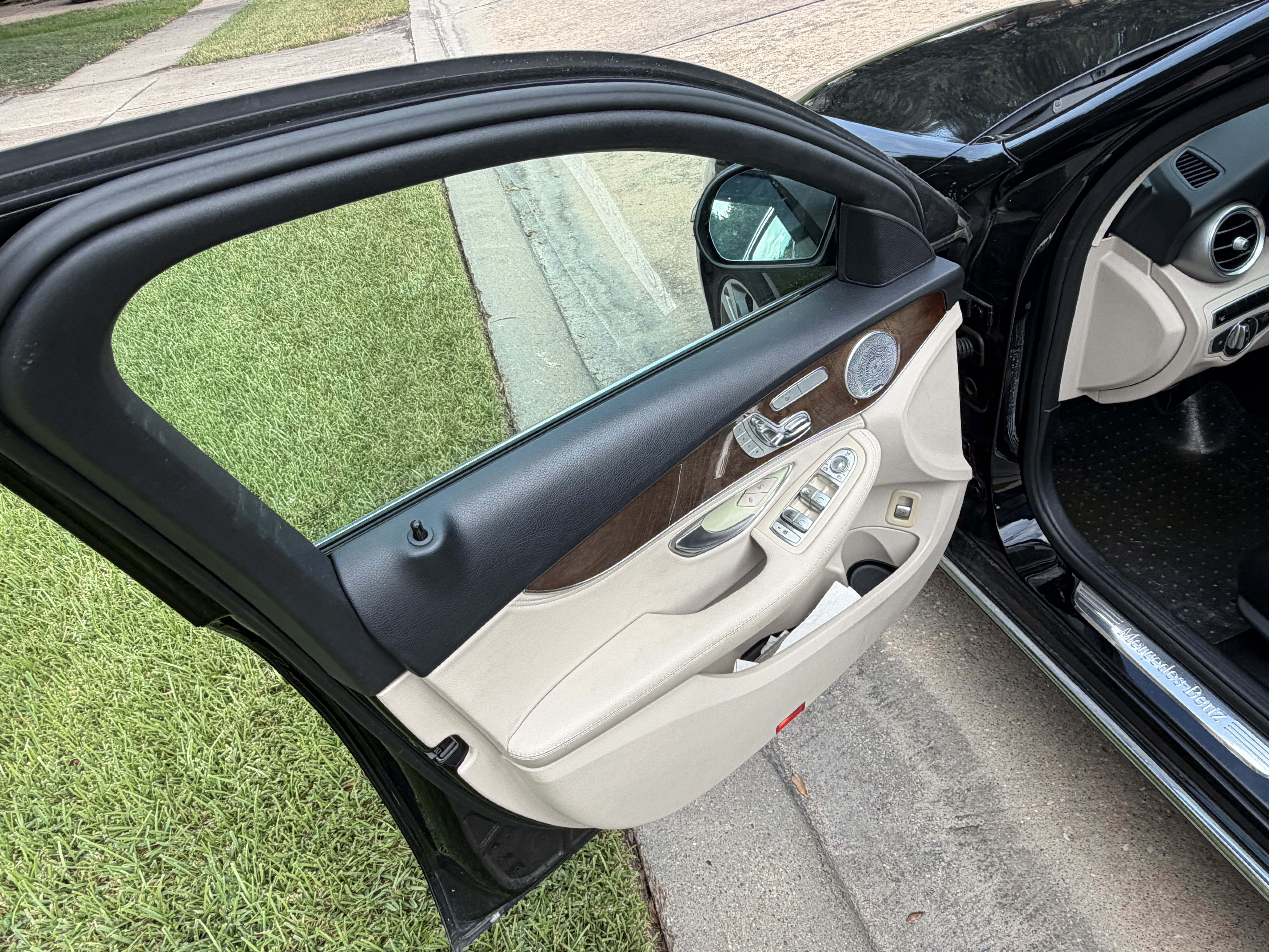 Used 2015 Mercedes-Benz C 300 4MATIC Sedan image 8