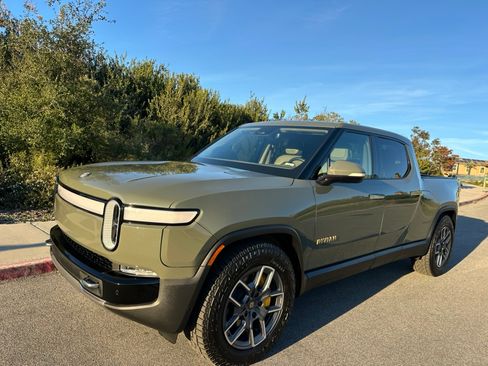 Used 2023 Rivian R1T Launch Edition image 9