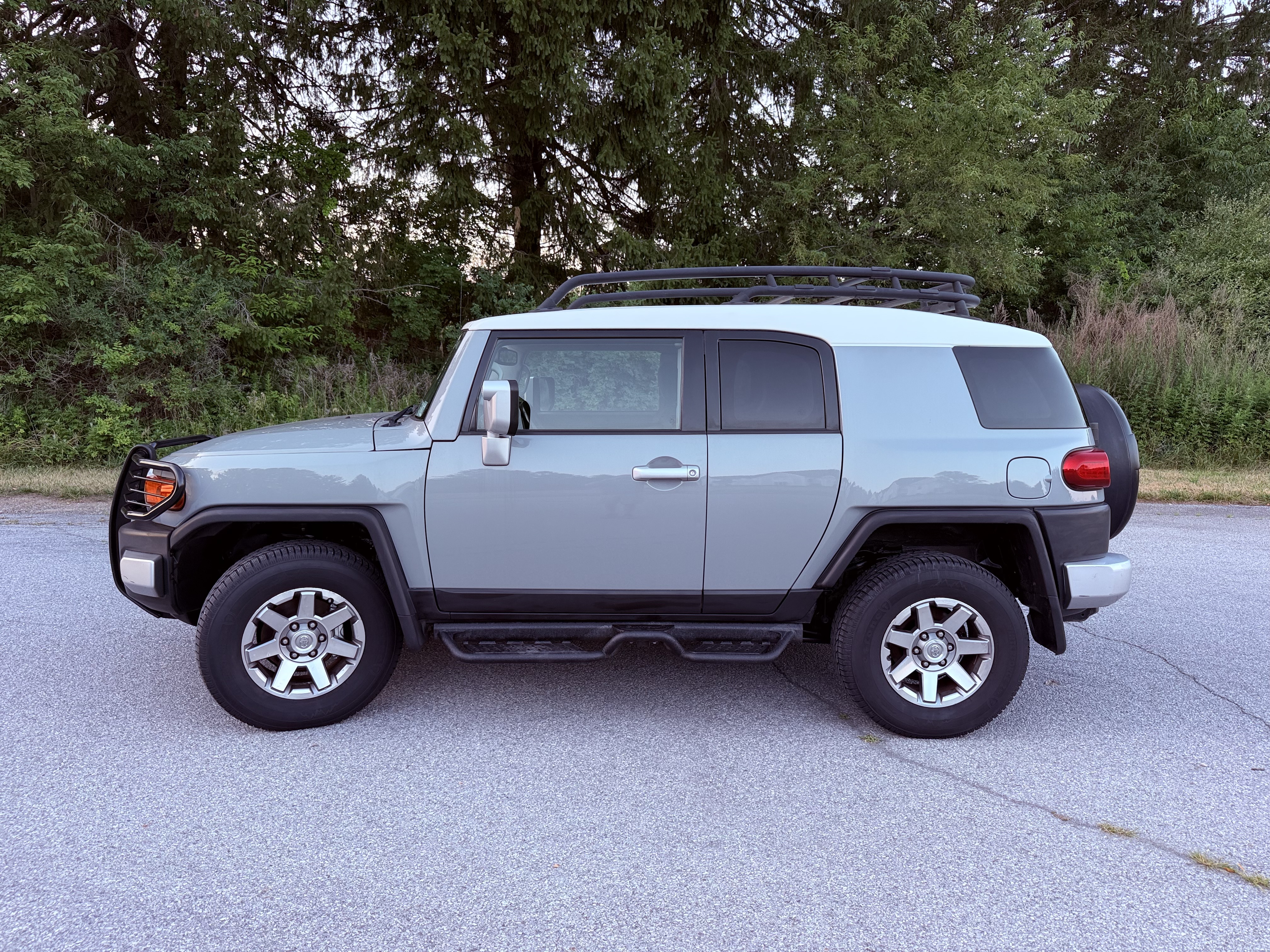 Used 2014 Toyota FJ Cruiser 4WD w/ Upgrade Package image 4