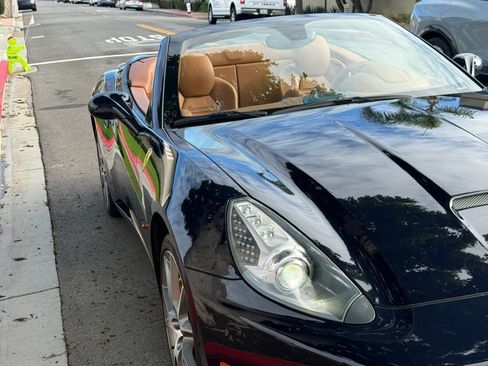 Used 2013 Ferrari California image 8