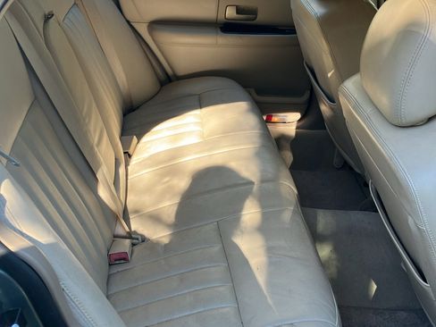 Used 2006 Lincoln Town Car Signature image 14