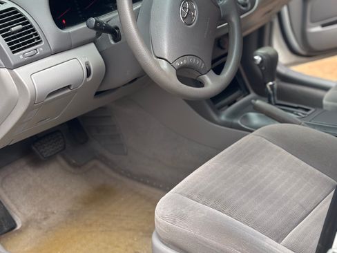 Used 2005 Toyota Camry LE image 4