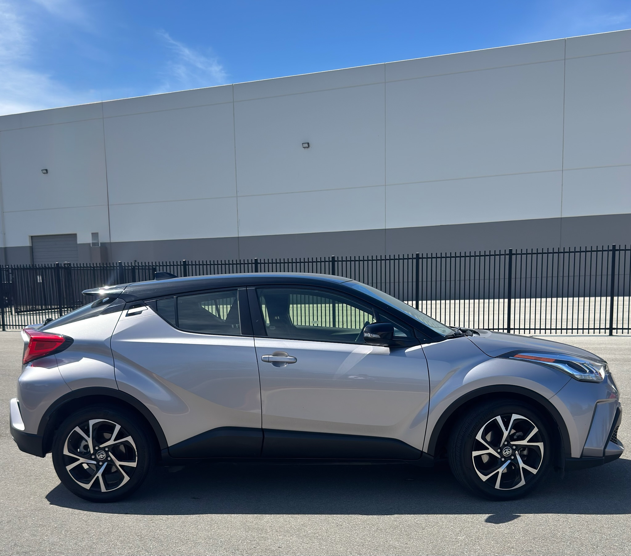 Used 2020 Toyota C-HR XLE FWD image 9