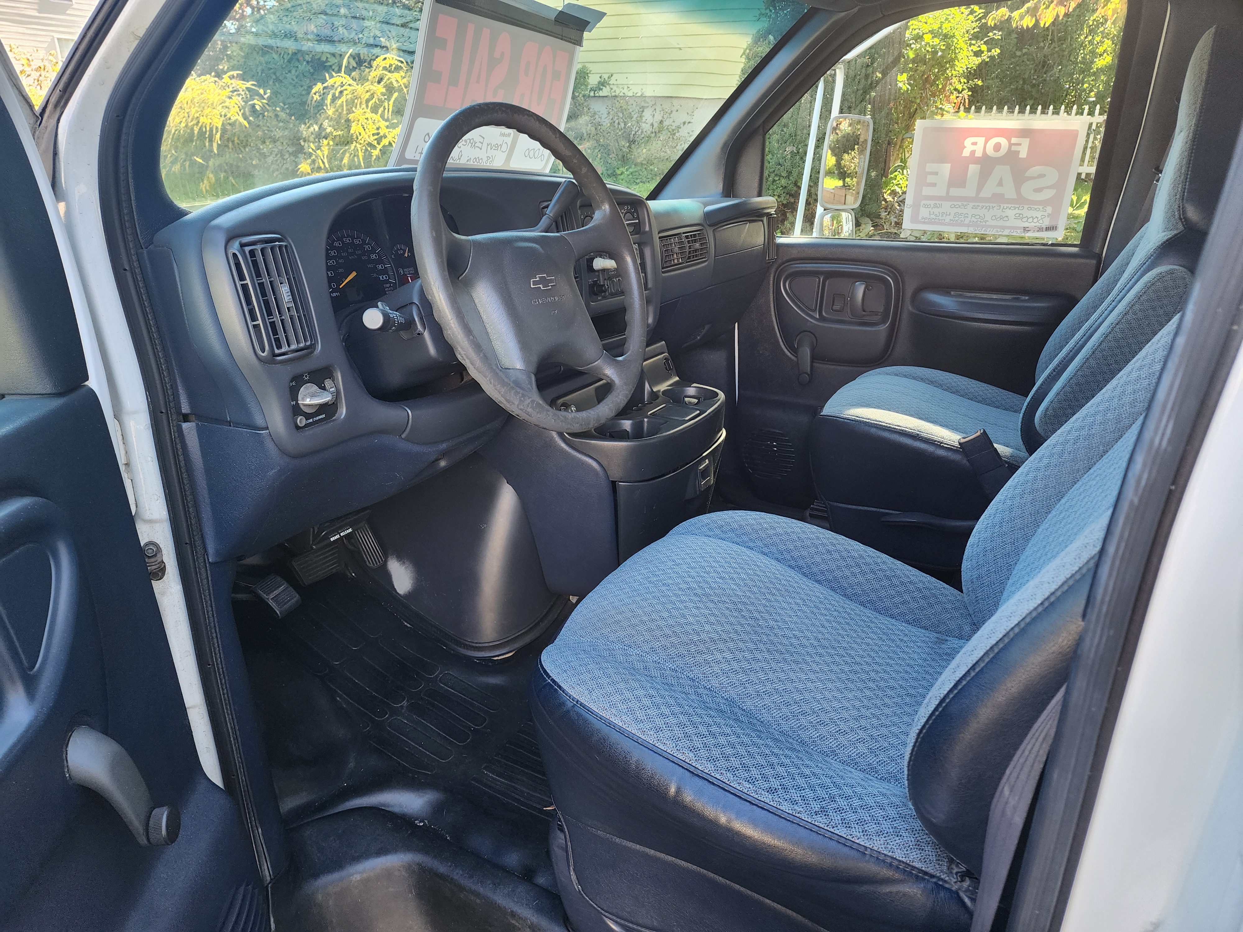 Used 2000 Chevrolet Express 3500 RWD image 9