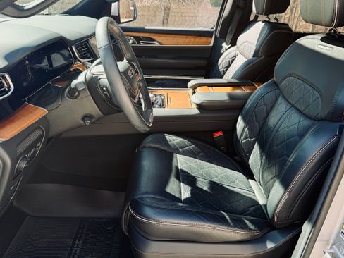 Used 2022 Jeep Grand Wagoneer Series III w/ HD Trailer Tow Package image 13