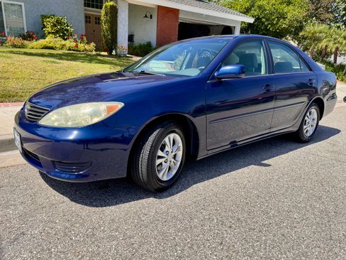 Used 2005 Toyota Camry LE FWD image 6
