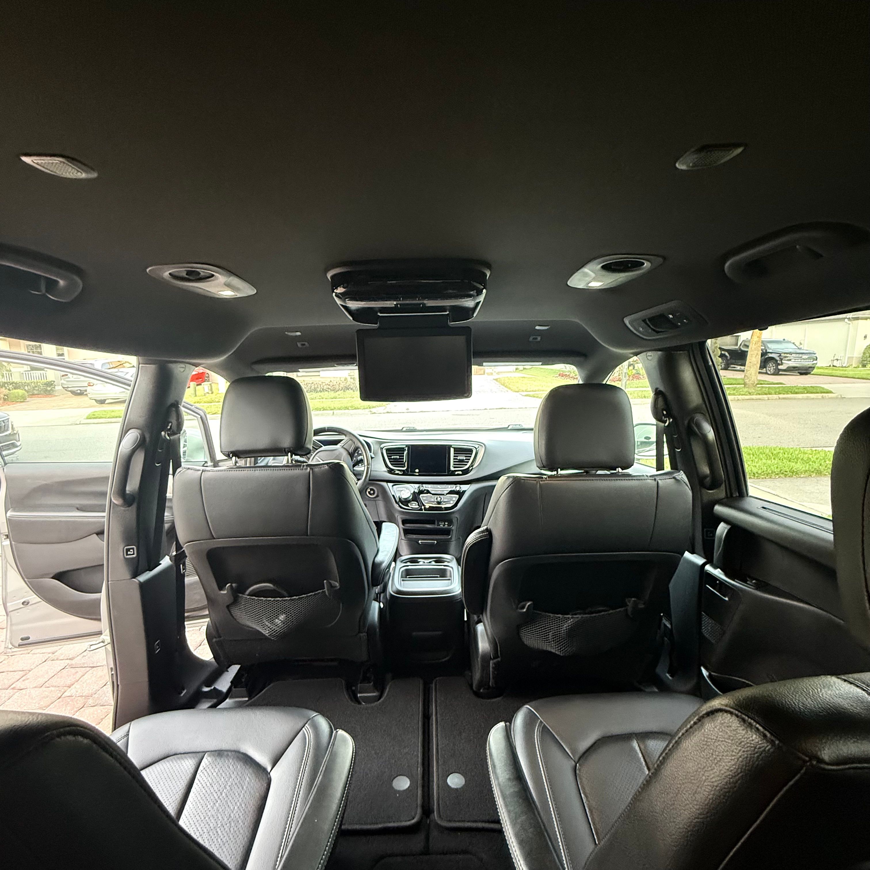Used 2019 Chrysler Pacifica Touring-L w/ S Appearance Package FWD image 10
