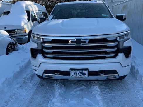 Used 2022 Chevrolet Silverado 1500 High Country w/ Z71 Off-Road Package image 6