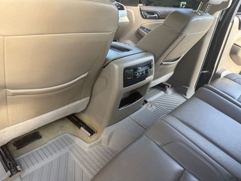 Used 2017 GMC Yukon SLT AWD/4WD image 9