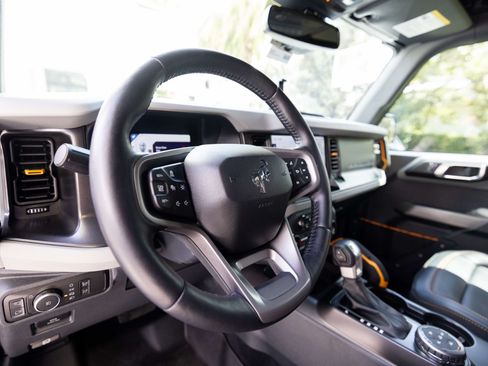 Used 2022 Ford Bronco Badlands image 8