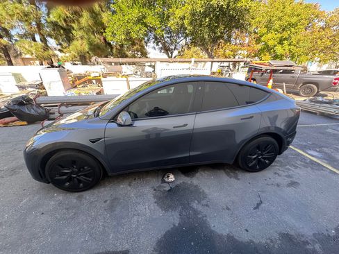 Used 2023 Tesla Model Y Long Range image 2