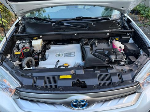 Used 2013 Toyota Highlander Hybrid Sport Utility 4D image 11