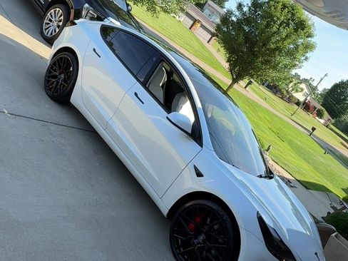 Used 2023 Tesla Model 3 Performance image 2