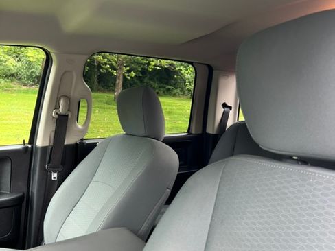 Used 2015 RAM 1500 Express AWD/4WD image 8