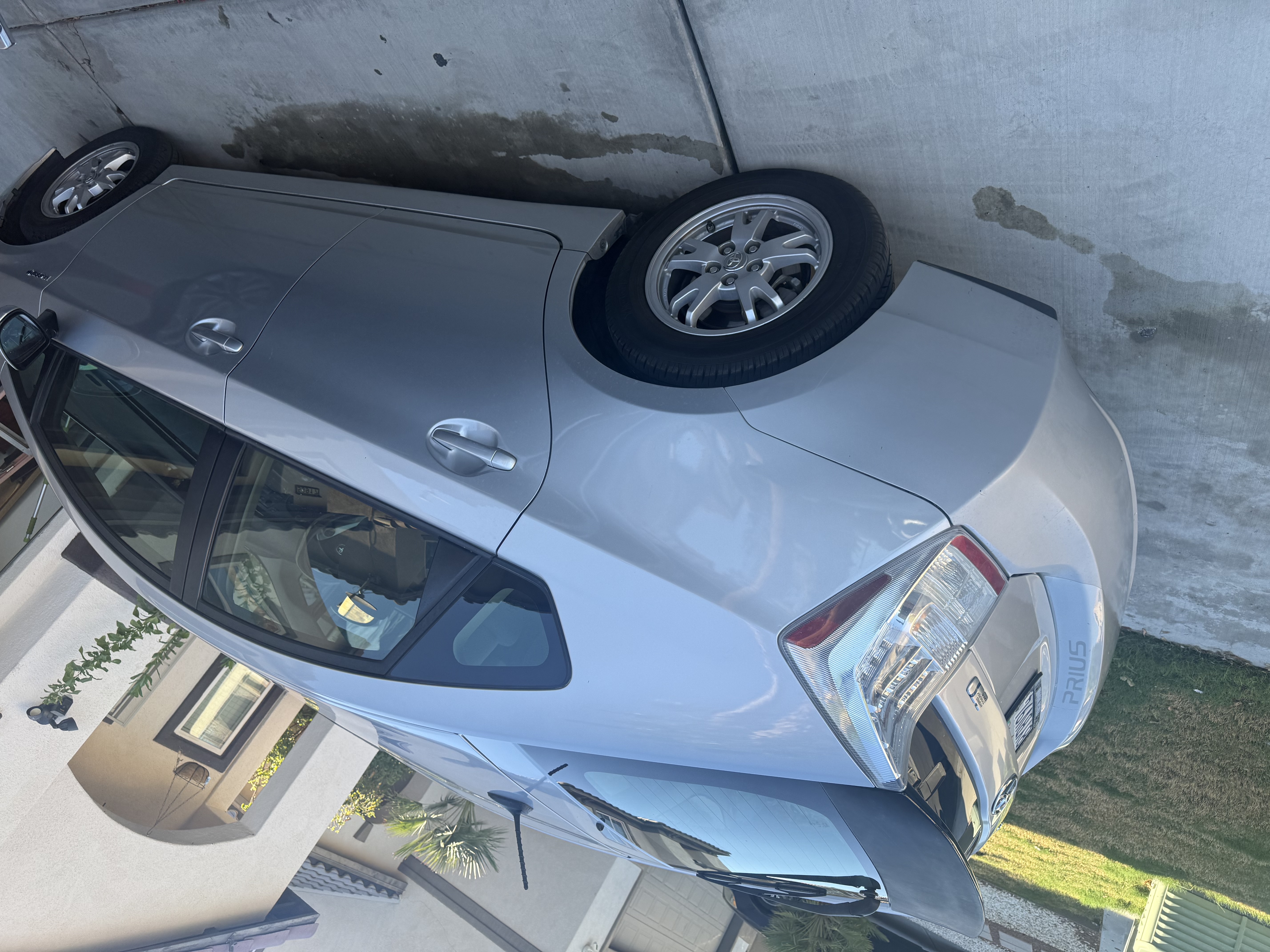 Used 2011 Toyota Prius Three w/ Preferred Accessory Pkg FWD image 4