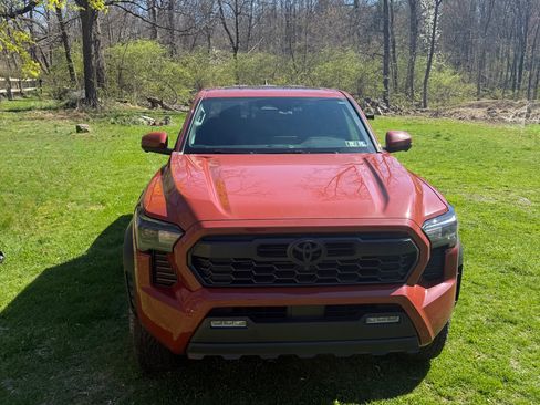 Used 2025 Toyota Tacoma TRD Off-Road w/ TRD Off Road Premium Package image 4