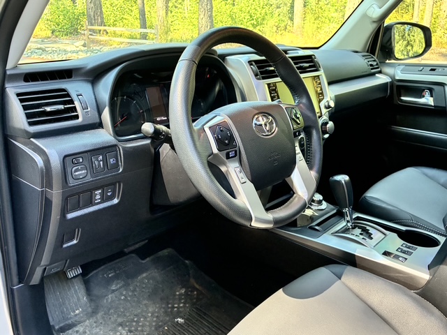 Used 2022 Toyota 4Runner SR5 Premium w/ 4Runner Black Package (TMS) AWD/4WD image 15