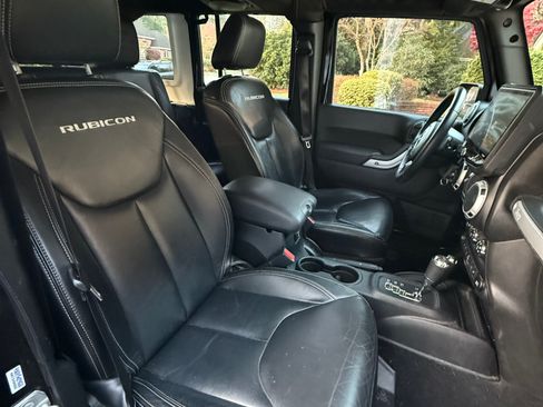 Used 2014 Jeep Wrangler Unlimited Rubicon w/ Connectivity Group image 15
