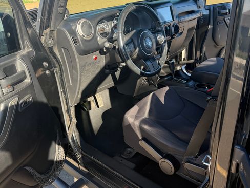 Used 2013 Jeep Wrangler Unlimited Sport image 14