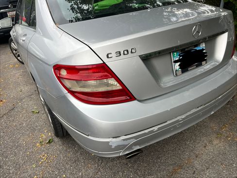 Used 2011 Mercedes-Benz C 300 4MATIC Sedan image 4