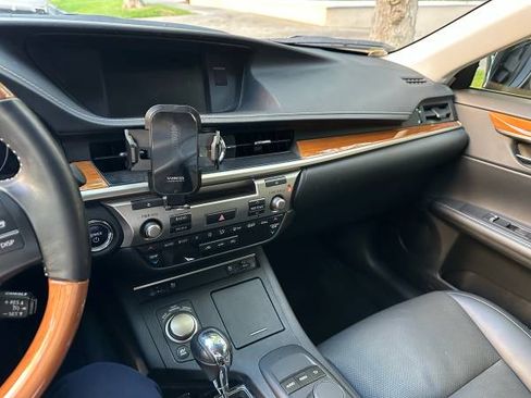 Used 2015 Lexus ES 300h 300h Sedan 4D image 10