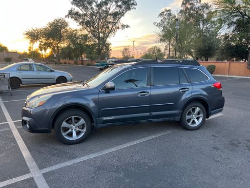Used 2014 Subaru Outback 2.5i Limited AWD/4WD image 2