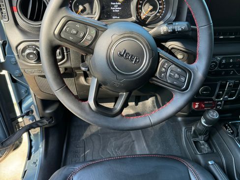 Used 2024 Jeep Wrangler Unlimited Rubicon AWD/4WD image 29